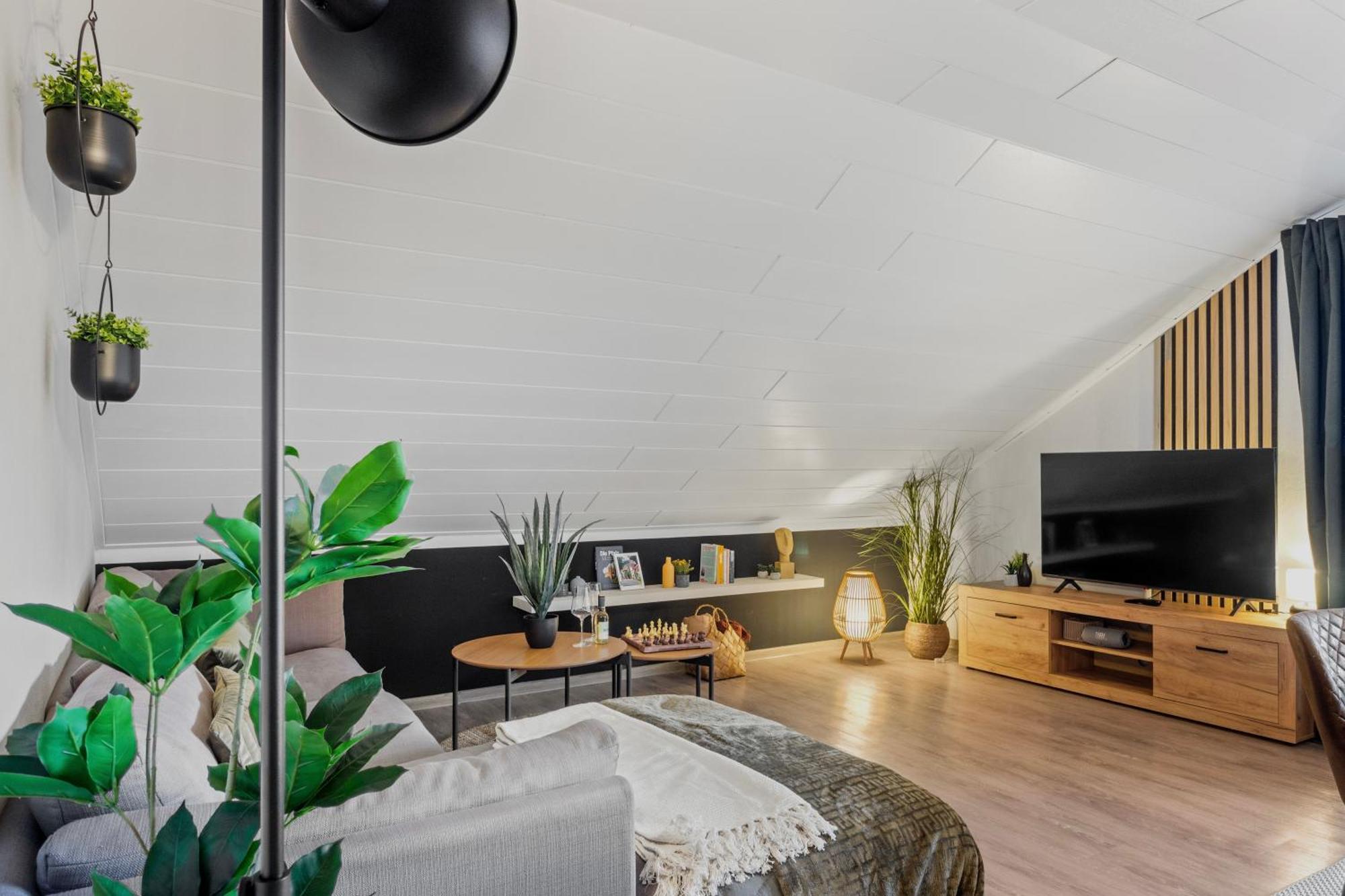 Upper Room: Apartment Mit Exklusiver Ausstattung-Ausblick Auf Weinberge&Mandelbluetenpfad Neustadt an der Weinstraße Extérieur photo
