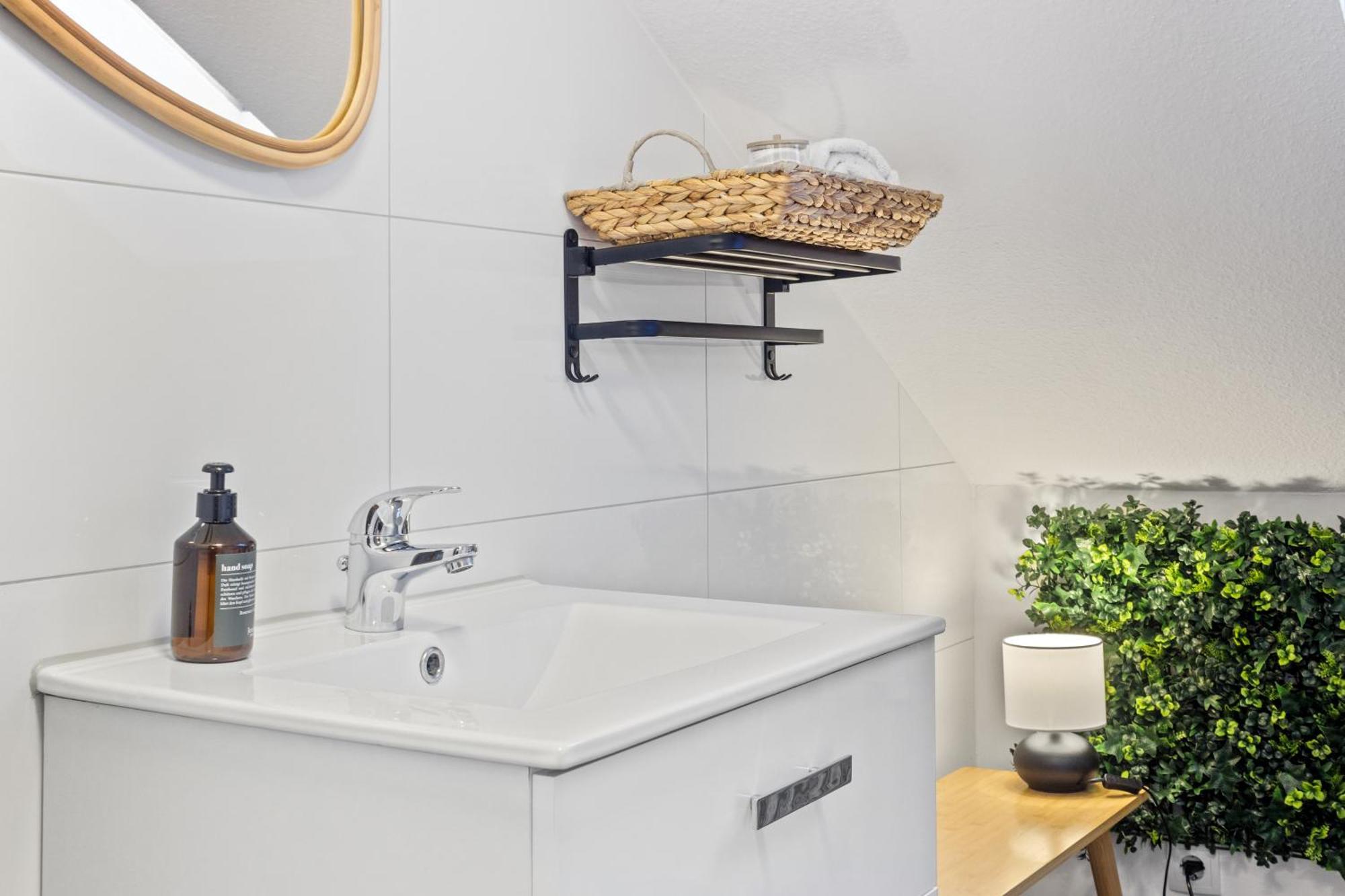 Upper Room: Apartment Mit Exklusiver Ausstattung-Ausblick Auf Weinberge&Mandelbluetenpfad Neustadt an der Weinstraße Extérieur photo