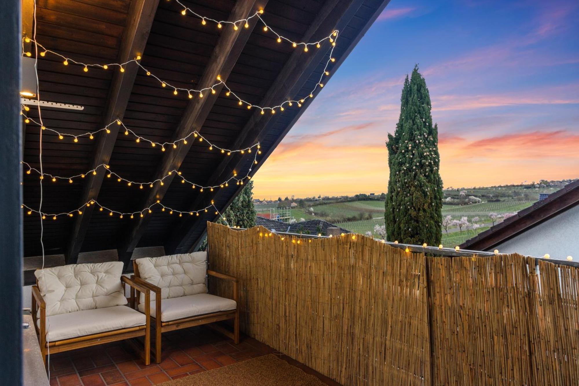 Upper Room: Apartment Mit Exklusiver Ausstattung-Ausblick Auf Weinberge&Mandelbluetenpfad Neustadt an der Weinstraße Extérieur photo