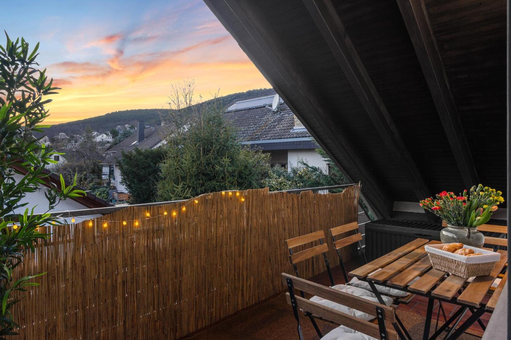 Upper Room: Apartment Mit Exklusiver Ausstattung-Ausblick Auf Weinberge&Mandelbluetenpfad Neustadt an der Weinstraße Extérieur photo